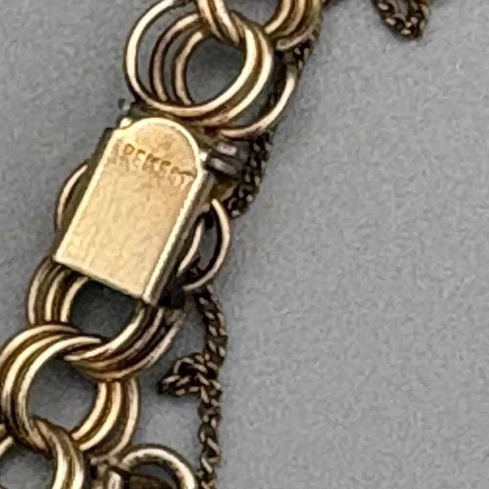 Vintage Krement Charm Braceket Gold Tone 7.75 in Circle Links Safety Chain Empty